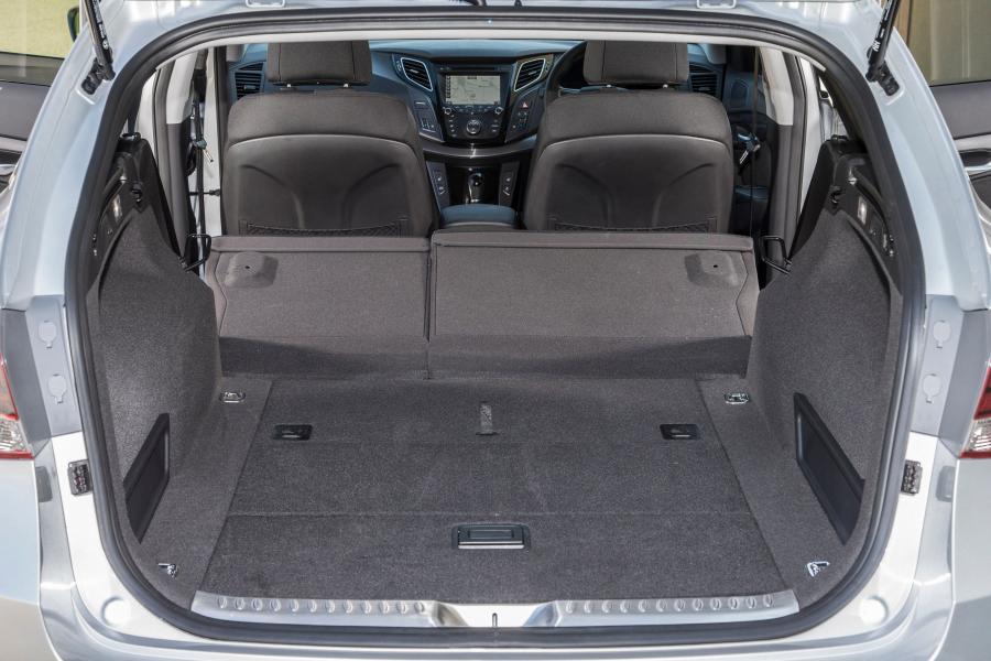  Hyundai i40 Wagon 2015 года  (UK) (фото 22 из 28)